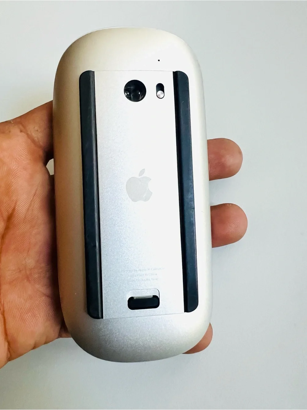 Apple Magic Mouse in White - Wireless Bluetooth Mouse For AA Batteries Tested